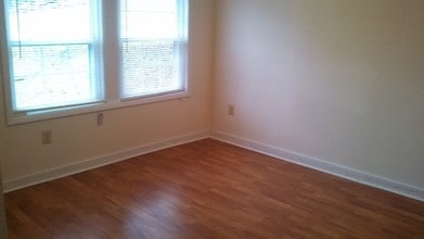 28-30 Taylor Rd in Franklin, NJ - Foto de edificio - Other