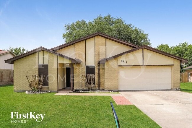 property at 3813 Clover Ln