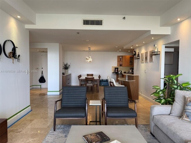 251 Crandon Blvd in Key Biscayne, FL - Building Photo - Building Photo
