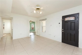 816 Ivy Ave in McAllen, TX - Building Photo - Building Photo