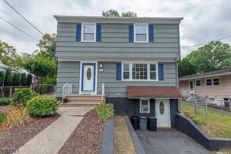 98 Browertown Rd in Little Falls, NJ - Building Photo