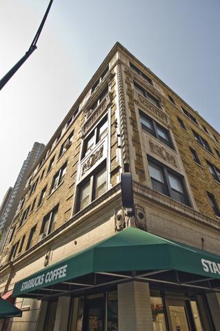 Stanford Apartments in Chicago, IL - Building Photo