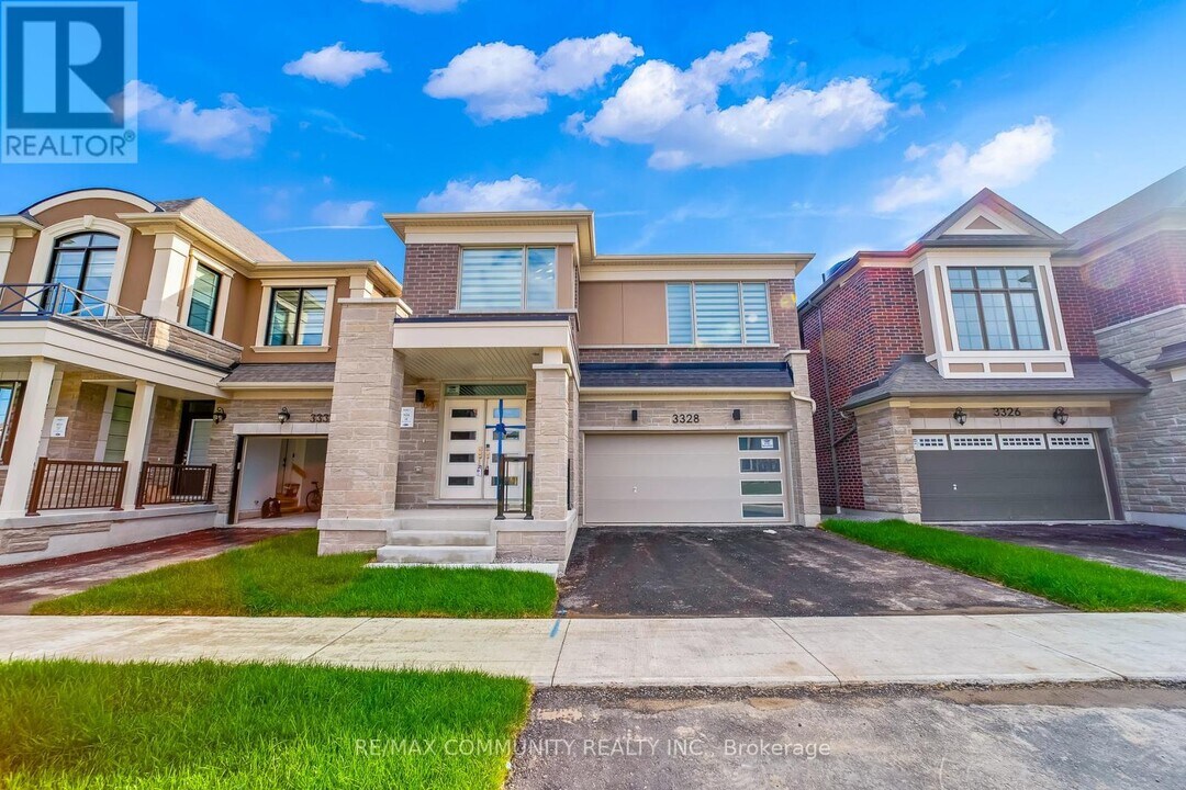 3328 Marchington Sq in Pickering, ON - Building Photo