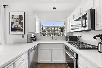 718 1/2 Marguerite Ave in Newport Beach, CA - Building Photo - Building Photo
