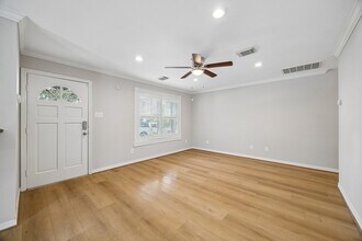 3506 Garrow St in Houston, TX - Building Photo - Building Photo