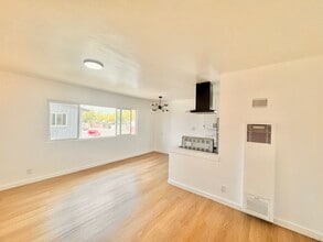 6303 Cherry Ave in Long Beach, CA - Building Photo - Building Photo