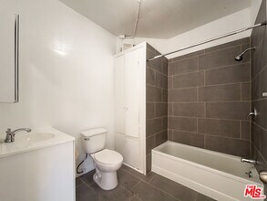 3309 Main St in Los Angeles, CA - Building Photo - Building Photo