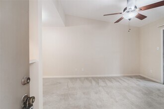 3300 Pebblebrook Dr in Seabrook, TX - Building Photo - Building Photo