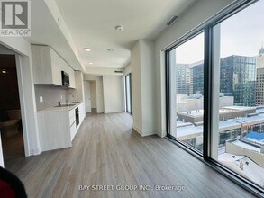 8 Cumberland St in Toronto, ON - Building Photo - Building Photo