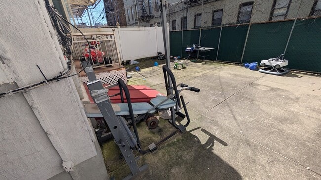 2214 63rd St, Unit 1R