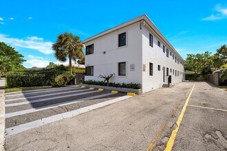 2150 SW 26th St in Miami, FL - Building Photo - Building Photo