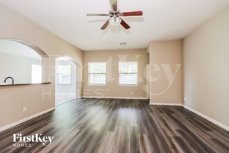 21530 Spear Valley Ln in Porter, TX - Foto de edificio - Building Photo