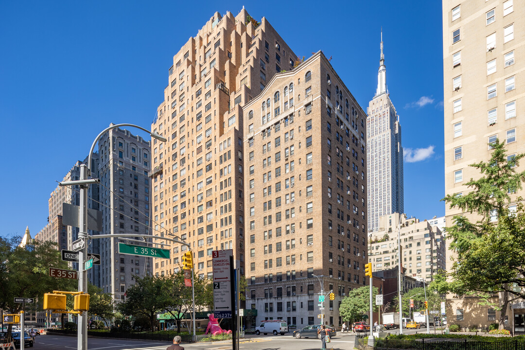 16 Park Ave in New York, NY - Building Photo