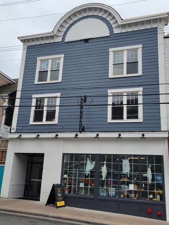 41 Water St in Pictou, NS - Building Photo