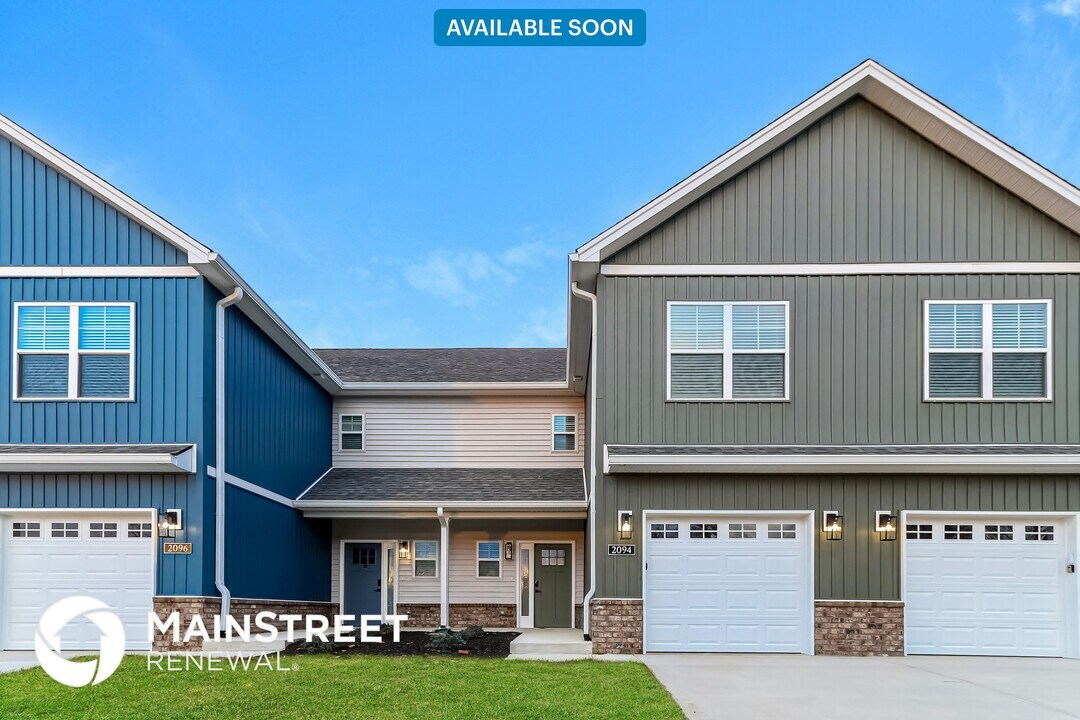 2094 Steamboat Wy in Jeffersonville, IN - Building Photo