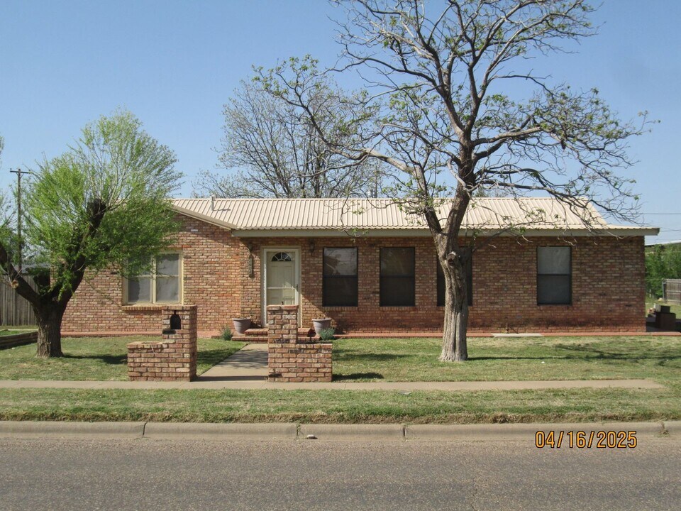 2604 W 4th St in Plainview, TX - Building Photo