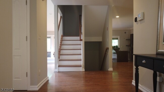 220 Butternut Dr in Wayne, NJ - Building Photo - Building Photo