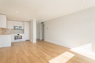328 Harvard St, Unit #334 - H3 in Cambridge, MA - Building Photo - Building Photo