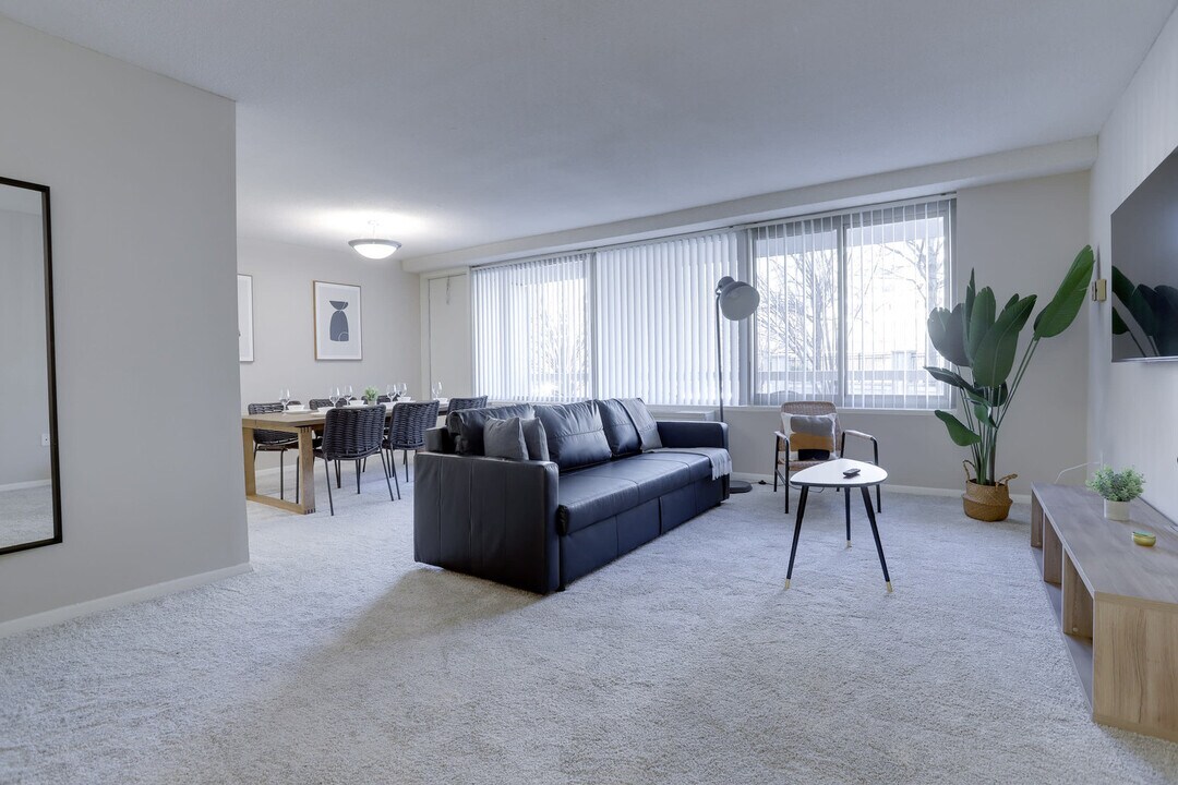 1600 S Eads St, Unit FL1-ID1022541P in Arlington, VA - Building Photo