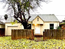 2127 B St in Oroville, CA - Building Photo