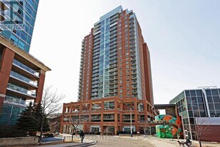 125 Western Battery Rd in Toronto, ON - Building Photo