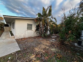 460 Briarwood Rd in Venice, FL - Building Photo - Building Photo