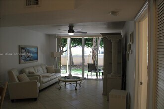 519 E Sheridan St in Dania Beach, FL - Building Photo - Building Photo