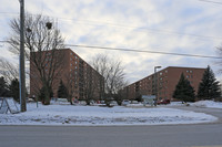 Heritage Place Apartments in Kitchener, ON - Building Photo - Building Photo