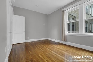 328 Summit Ave, Unit #325 - 302 in Boston, MA - Building Photo - Building Photo