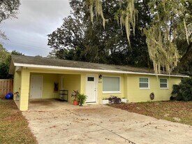 2111 NW 55th St in Gainesville, FL - Building Photo