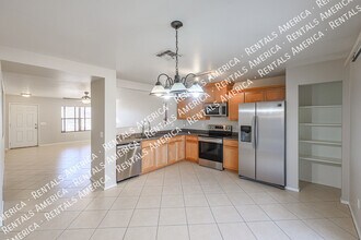 11802 W Columbine Dr in El Mirage, AZ - Foto de edificio - Building Photo