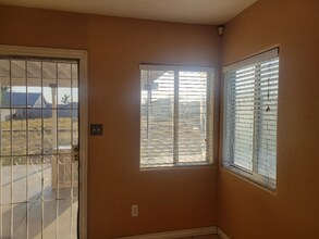 6598 Jacaranda Ave in Fontana, CA - Building Photo - Building Photo