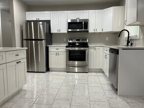 250 Hamilton E Holmes Dr NW in Atlanta, GA - Foto de edificio - Building Photo