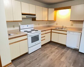 805 Delaware Ave in Ames, IA - Building Photo - Building Photo