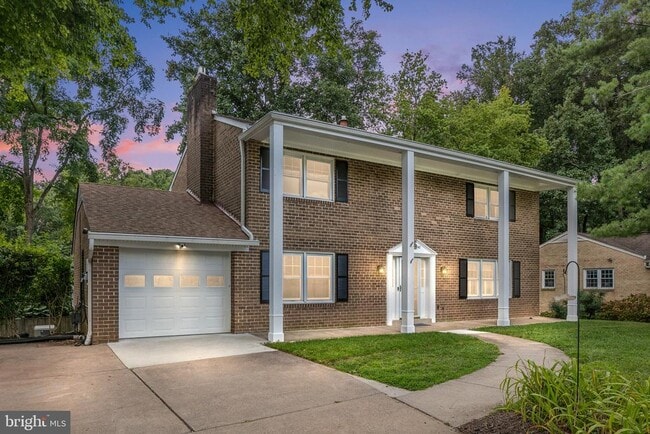property at 2542 N Wakefield St
