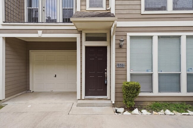 1507 Sutton St in Houston, TX - Building Photo - Building Photo