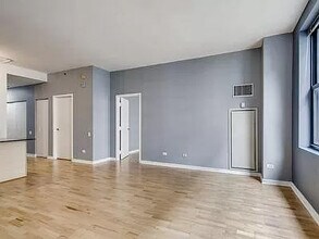5 N Wabash Ave in Chicago, IL - Building Photo - Building Photo