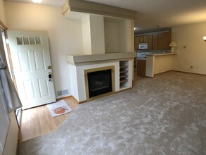 1575 Hummingbird St in Shakopee, MN - Building Photo - Building Photo