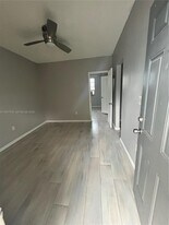 1720 NW 1st Pl in Miami, FL - Building Photo