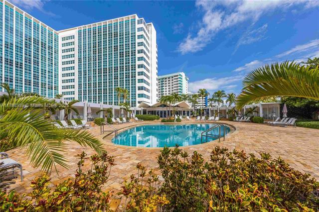 5055 Collins Ave, Unit 5C in Miami Beach, FL - Building Photo