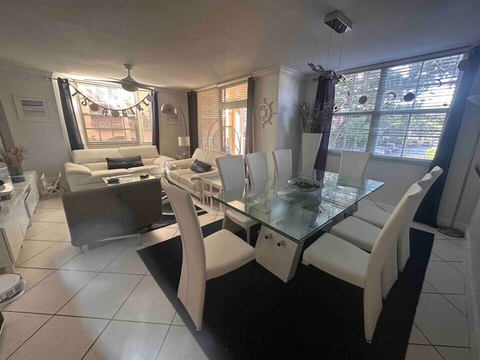 19601 E Country Club Dr in Aventura, FL - Building Photo
