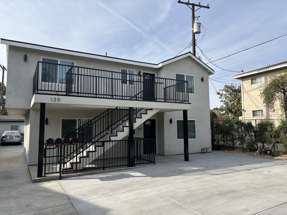 139 N Lamer St, Unit 101 in Burbank, CA - Foto de edificio