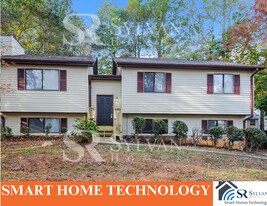 4391 Sandy Plains Rd in Marietta, GA - Building Photo