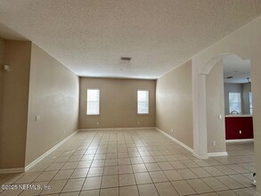 1375 Castle Pines Cir in St. Augustine, FL - Foto de edificio - Building Photo