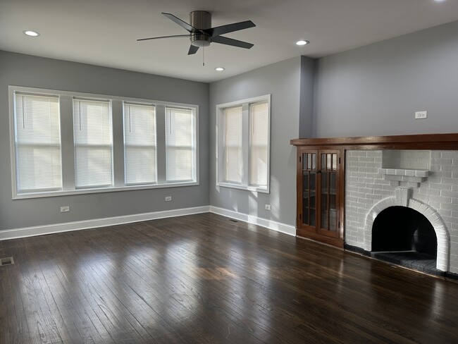 8125 S Marshfield Ave in Chicago, IL - Building Photo - Building Photo