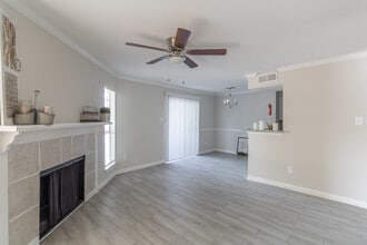 Crescent At Cityview in Houston, TX - Building Photo - Building Photo