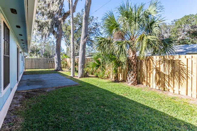 795 Victoria Cir E in Ormond Beach, FL - Building Photo - Building Photo