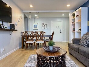 215 Piedmont Ave NE in Atlanta, GA - Foto de edificio - Building Photo