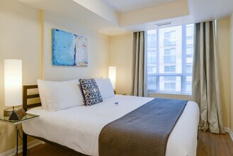 212A Adelaide St W in Toronto, ON - Building Photo - Building Photo