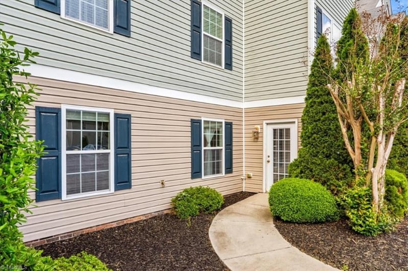 4702 Pennoak Ln in Greensboro, NC - Building Photo